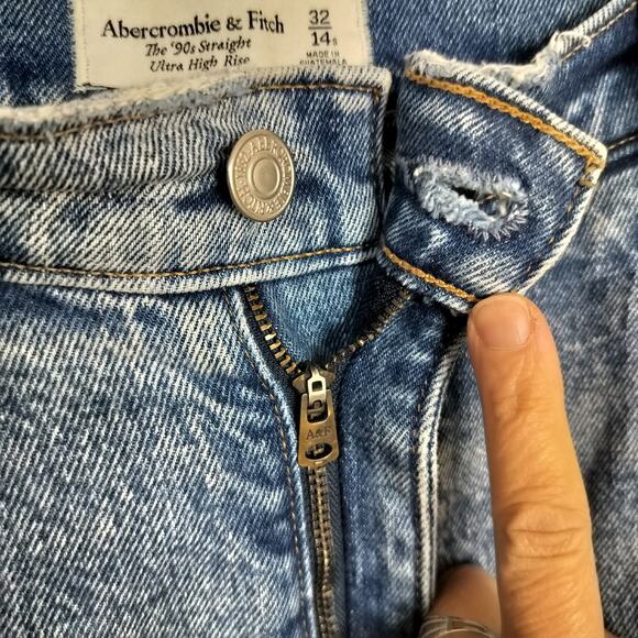 4559)Abercrombie & Fitch Curve Love the 90s Straight Ultra Hi Rise Jeans 14/32 - Picture 3 of 10